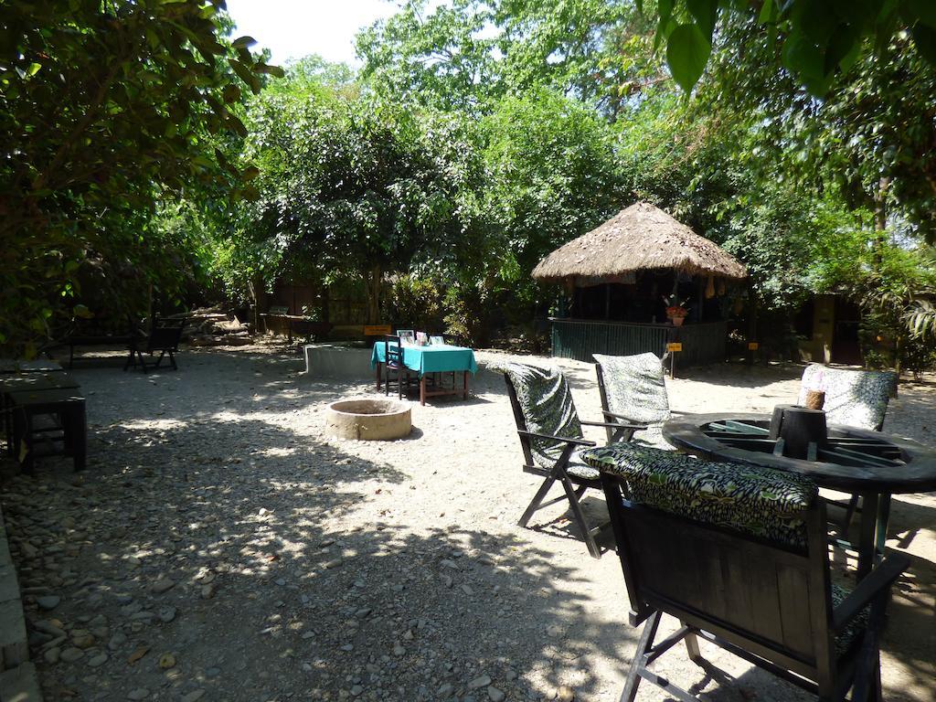 Chitwan Gaida Lodge Sauraha Exterior foto